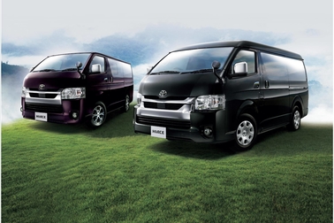 (左):2WD・2800ディーゼル・標準ボディ・スーパーGL