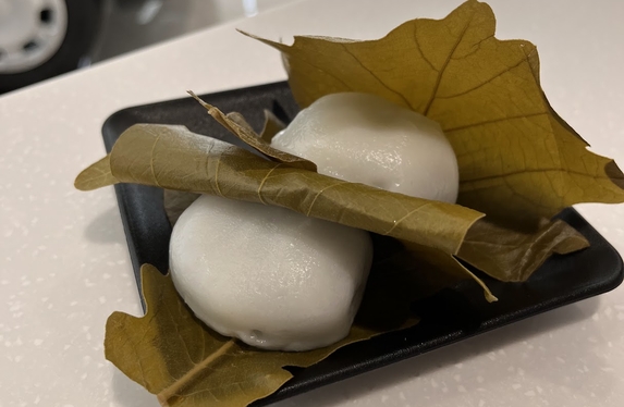 ご来店のお客様に「かしわ餅」プレゼント♥