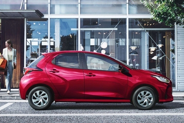 【モデル入り素材】G（ハイブリッド・2WD）