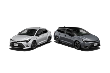 左：カローラ 特別仕様車 ACTIVE SPORT（2WD）